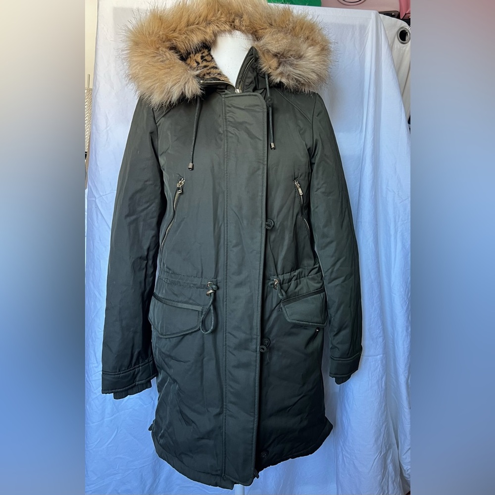 🚨Free🚨Zara Dark Green Puffer Coat with Faux Fur Hood with a Surprise gift.